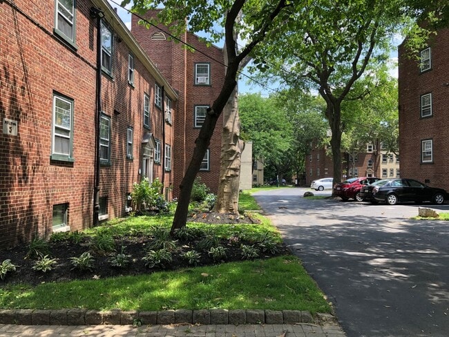 Building Photo - 732 North Terrace