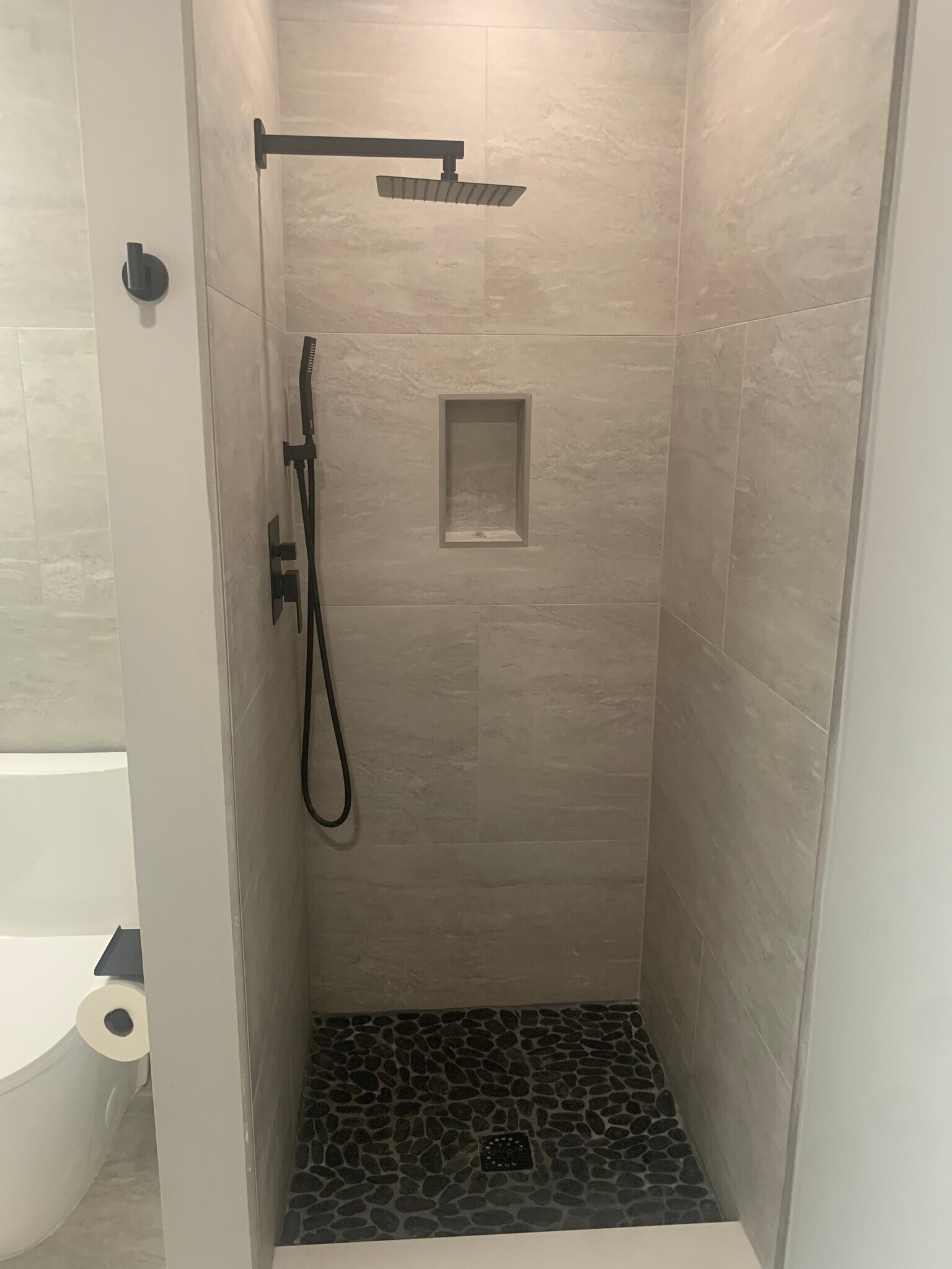 Shower - 511 Lucerne Ave