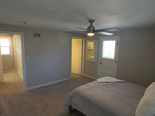 Building Photo - Updated 3-Bedroom Single- Family Home in Fox Point