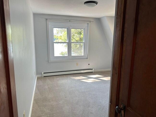 Building Photo - 92 Thayer Rd