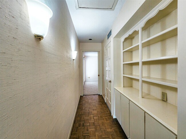 Building Photo - 12 Kings Row