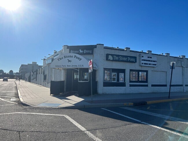 Building Photo - 1224 Monroe Ave