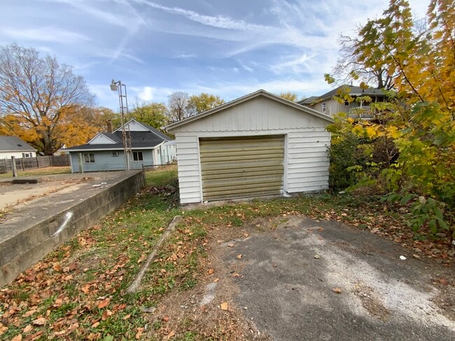 Building Photo - 624 Grant St