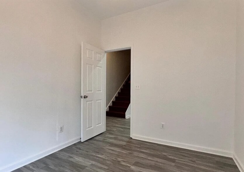 Building Photo - 503 N Lakewood Ave