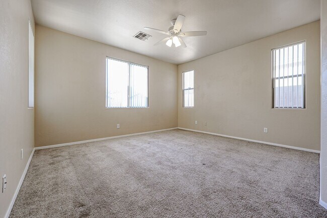 Building Photo - Great Litchfield Park Neignborhood!