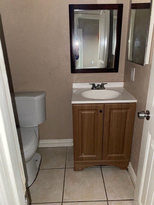 Building Photo - 4645 E Wood St