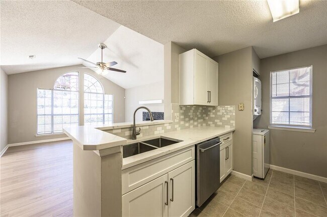 Building Photo - 1107 Sandy Ln Dr