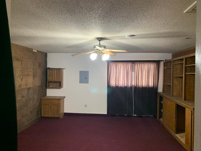 Building Photo - 10609 Lakewood Ave