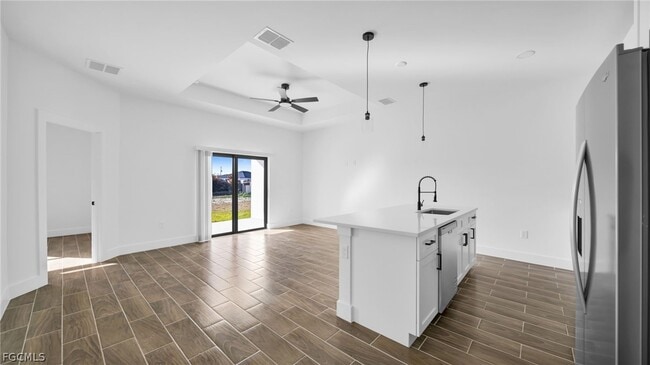 Building Photo - 4989 Fairway Ct