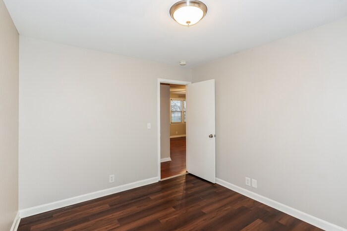 Building Photo - 107 Woodridge Dr