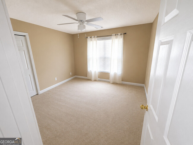 Building Photo - 825 Stone Glen Ct