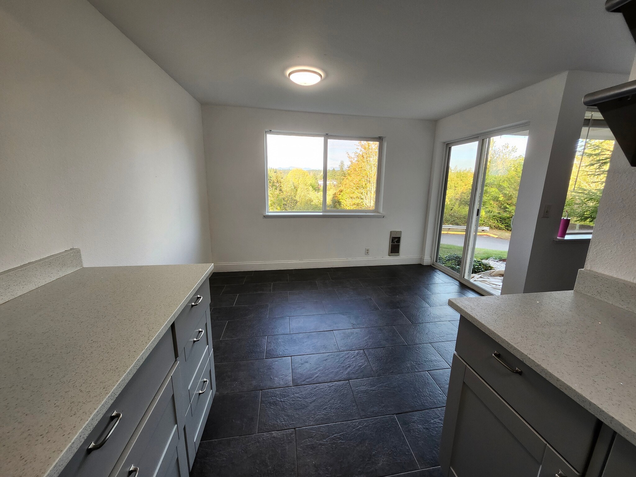Eating area with sliders to patio - 20183 Vikings Crest Loop NE