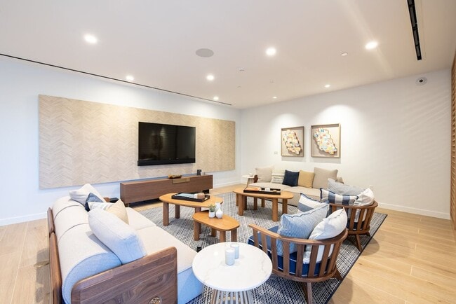 Building Photo - 2160