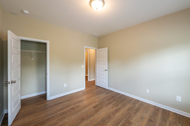 Building Photo - 111 Grant Dr