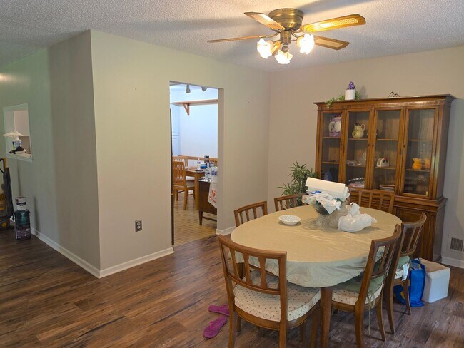 Building Photo - 384 Willowbrook Dr