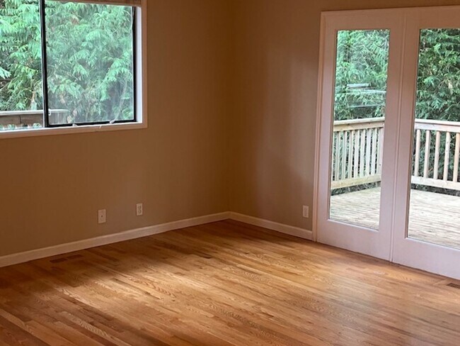 Building Photo - Highly desirable Sammamish 3 bedroom, 3 bath 1970asf.