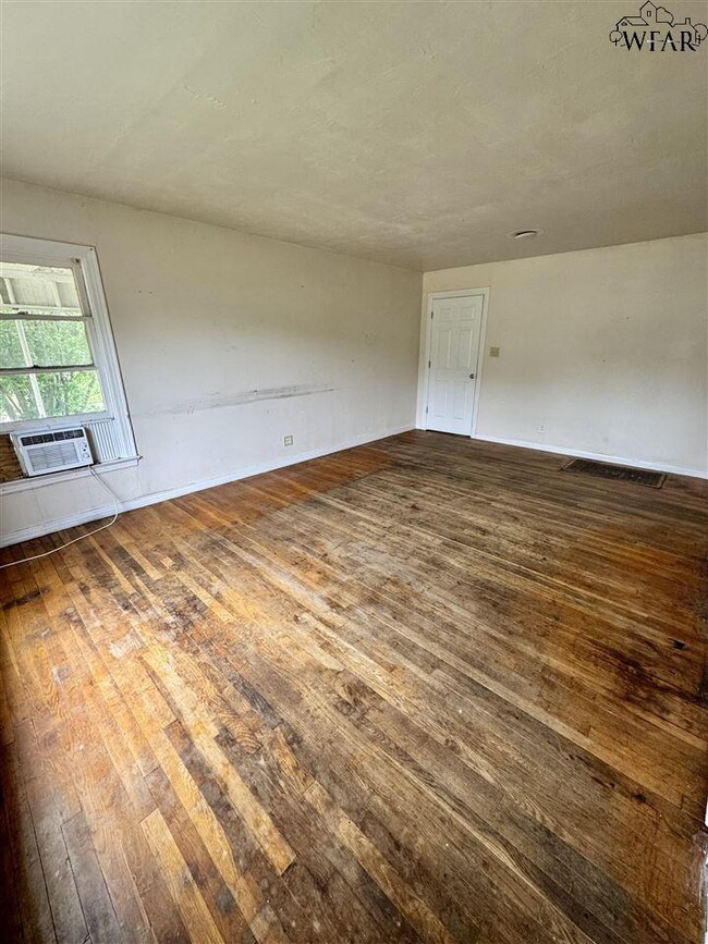 Building Photo - 1672 Keeler Ave