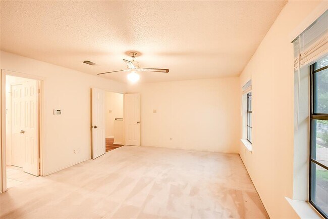 Building Photo - 6914 Dallas Dr