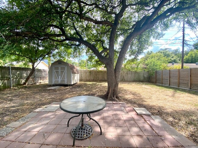 Building Photo - South Congress- 3/2 House- $3400