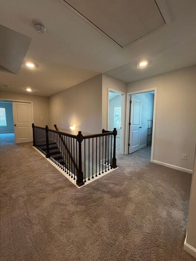 Building Photo - 311 Shoshone Cir