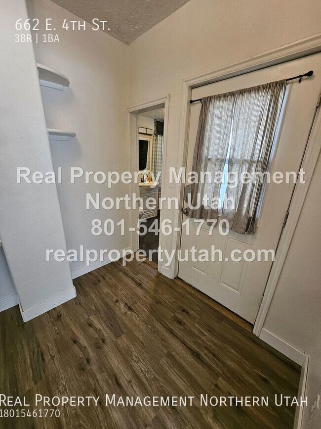 Building Photo - 662 4th St S