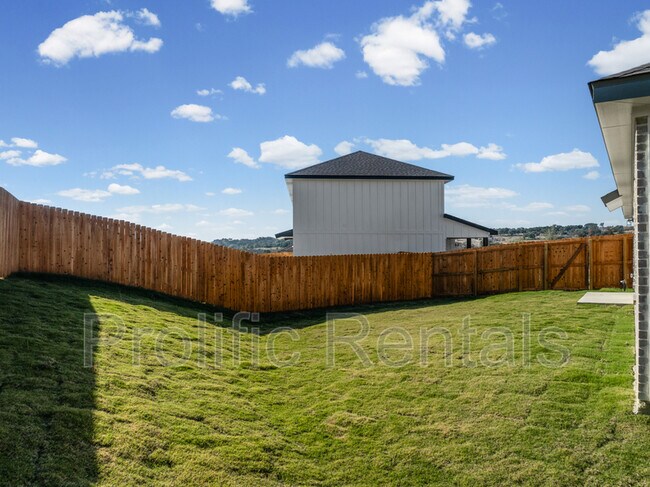 Building Photo - 110 Logan Ct