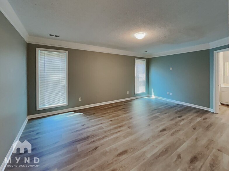 Building Photo - 6718 Lake Point Cir