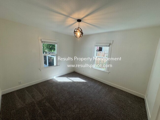 Building Photo - Penryn 3 Bed 2 Bath Cottage