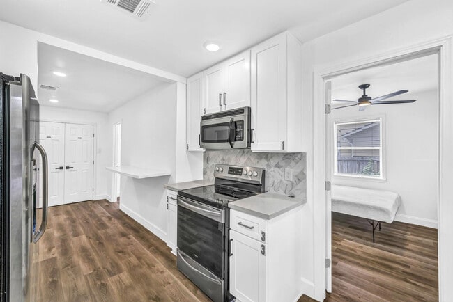 Building Photo - 4515 Dewberry St