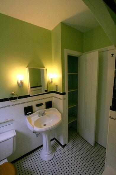 Bathroom - 328 S Aiken Ave