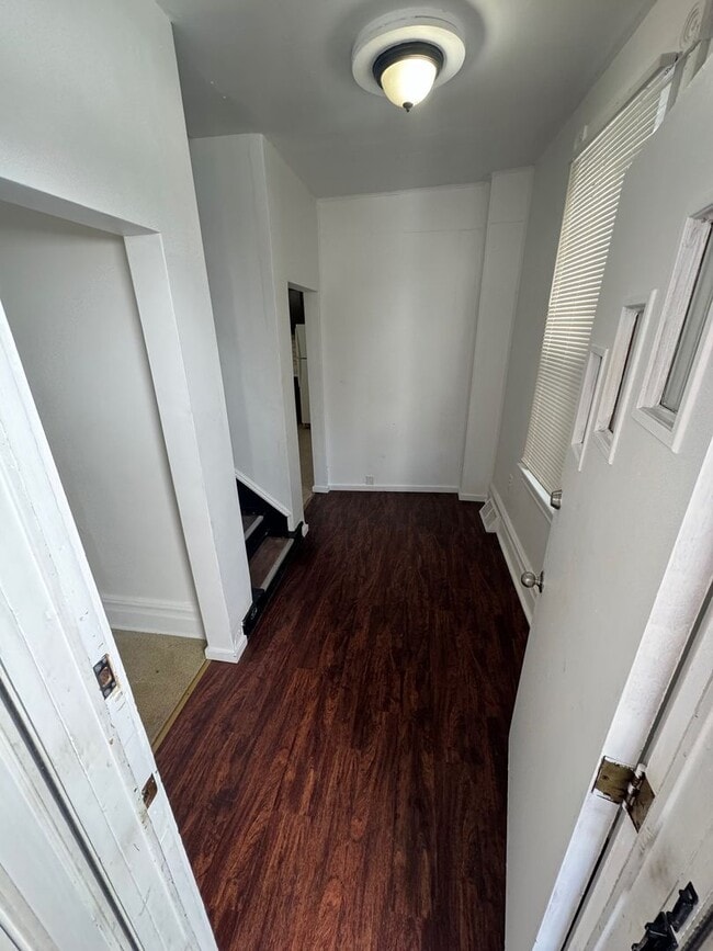 Building Photo - Spacious 4-Bed 2-Bath House!!