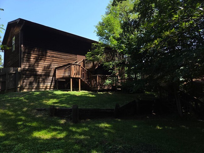 Building Photo - 3 bd, 2 ba house, Midway Heights subdivision just west of Columbia, recently painted, partially f...