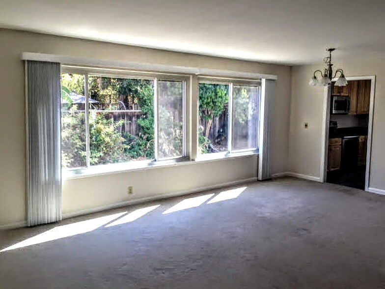 Living Room - 7471 Aaron Ct