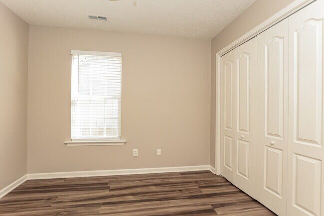 Building Photo - 5030 Betsy Ann Ave