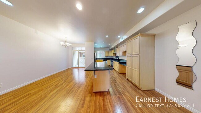 Building Photo - 11622 Oxnard St