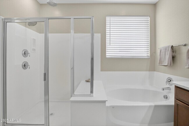 Building Photo - 3405 S 183rd Dr
