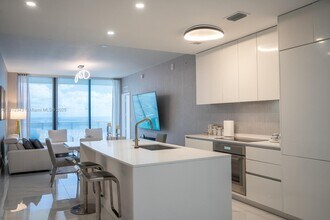 Building Photo - 700 NE 24th St