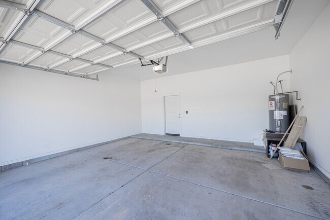 Building Photo - 1409 E Shangri La Rd