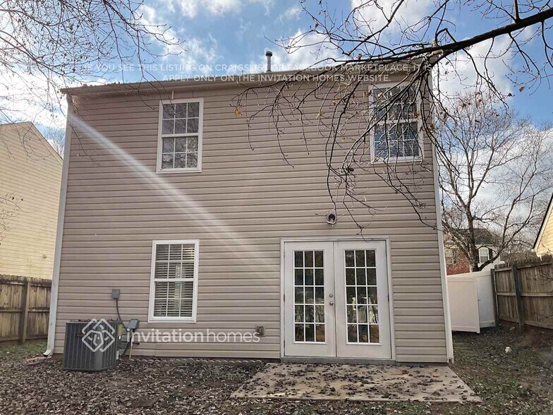 Building Photo - 314 Pieris Dr