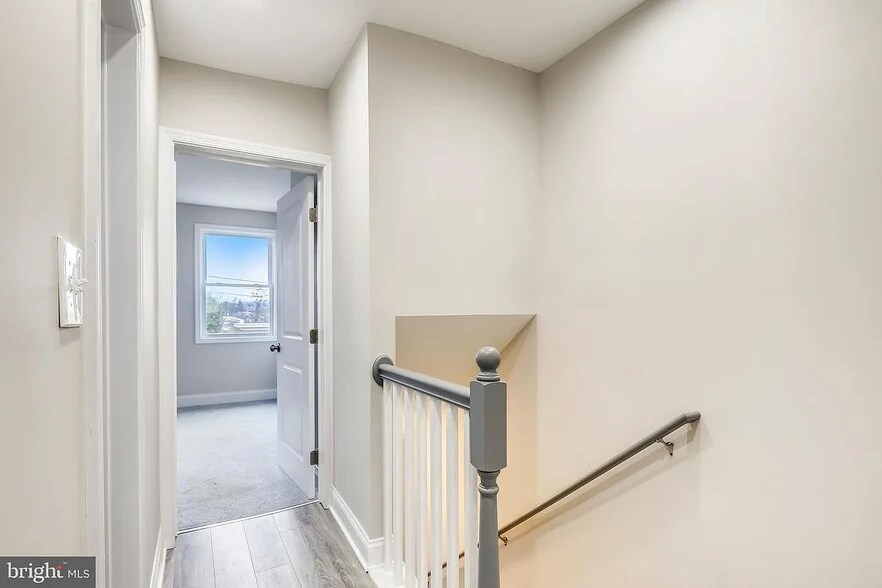 Building Photo - 724 Oneida Pl NW