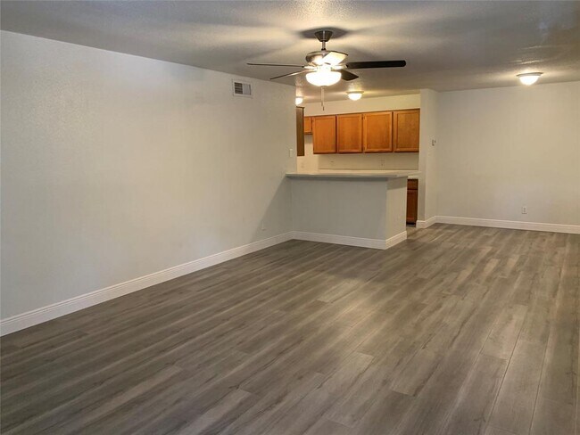 Building Photo - 10733 Braes Bend Dr