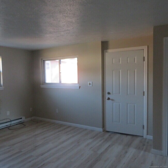 Building Photo - 152 Surrey Dr
