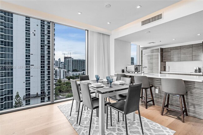 Building Photo - 460 NE 28th St