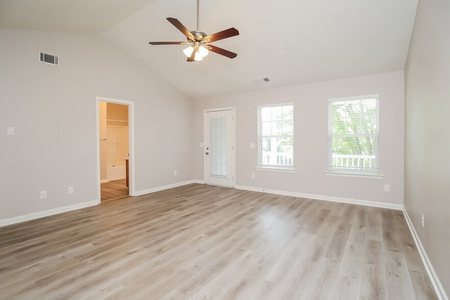 Building Photo - 210 Oconee Way