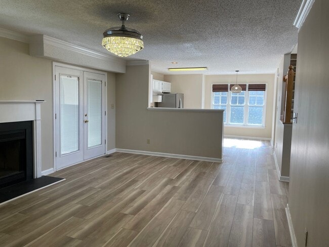 Building Photo - 10 Creekstone Ct