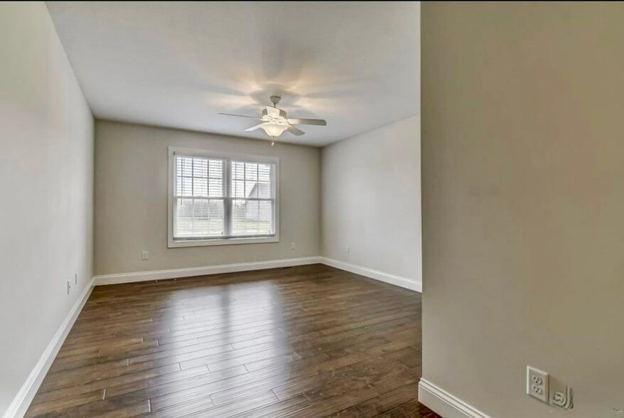 Building Photo - 1811 Spartan Dr