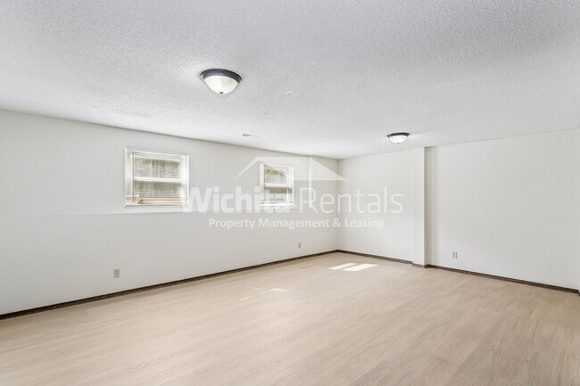 Building Photo - 2339 N Rutland Ct