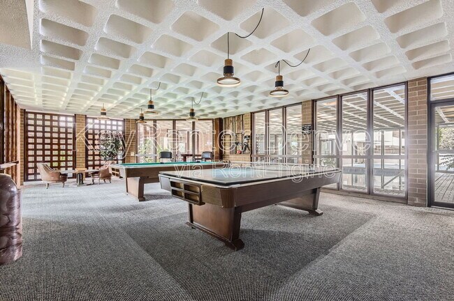 Building Photo - 2880 S Locust St