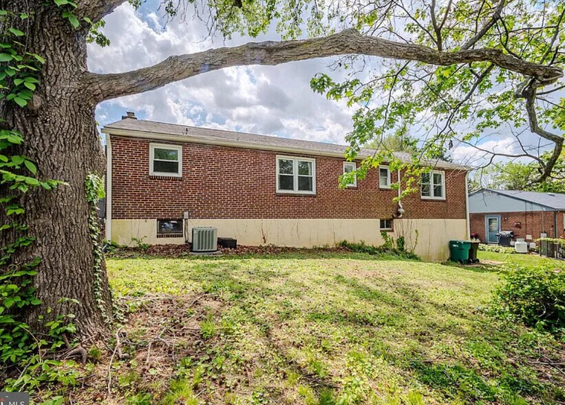 Building Photo - 409 S Lynn Dr