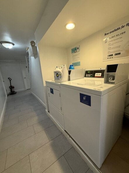 Building Photo - 235 Charles St